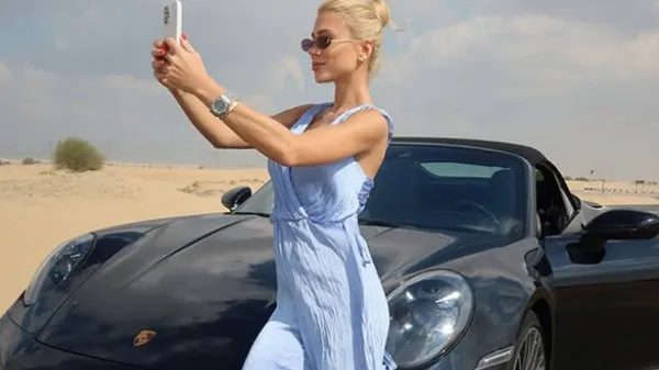 Дружина Коноплі влаштувала спеку в літній сукні з пікантним декольте: чуттєвість на максимум