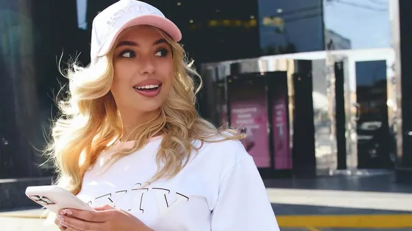 Возлюбленная Бондаря выставила бюст наперед – горячее фото без фильтров