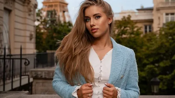 Судакова розцвітає природною красою і відкрила свій термін вагітності – курортна казка