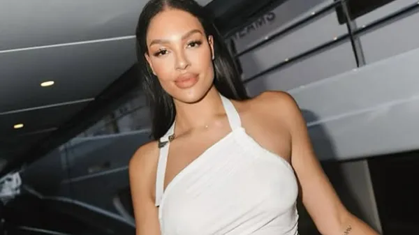 Зірка баскетболу забула про скромність перед світським заходом: "гола" сукня стала сенсацією