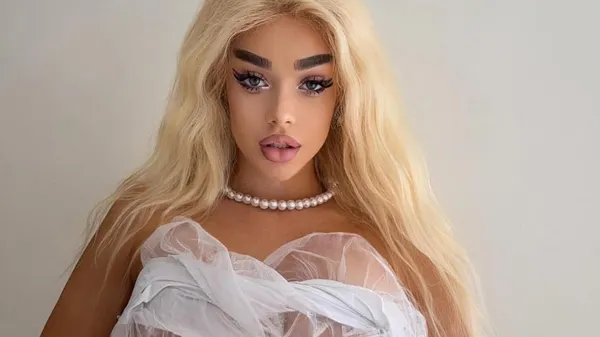 Бывшая Вербича выгнулась в белье так, что сердца начали биться чаще