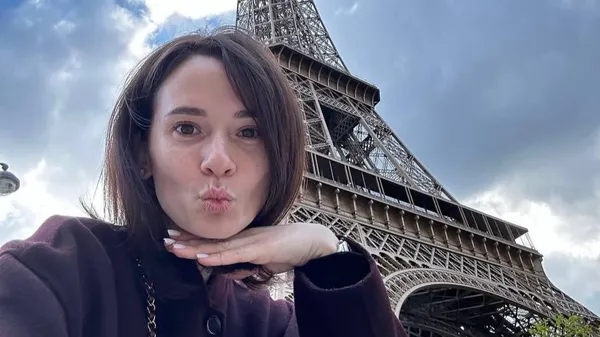 Возлюбленная Сидорчука на Мальдивах и с бокалом игристого наслаждается жизнью – беззаботная гармония