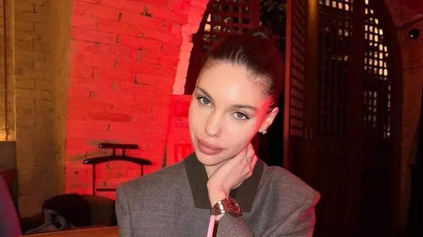 Огненная Суркис встречает лето в обнаженном амплуа: зажигательное настроение красотки – то, что надо