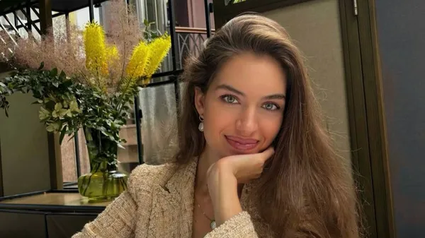 Кучеренко в ослепительном блеске бордо – украинская журналистка украсила страницы французского глянца