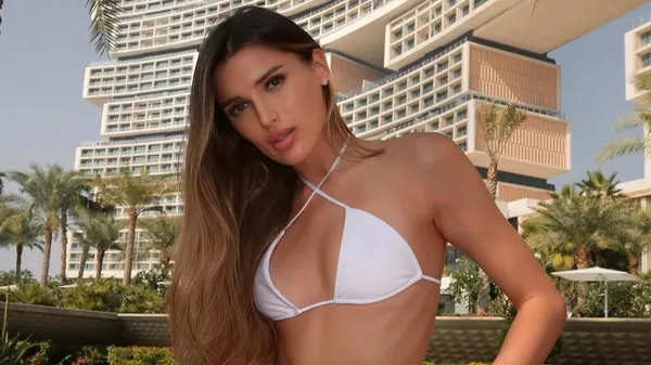 Секси возлюбленная Таловерова разделась на камеру – купальник, который ложится, как вторая кожа