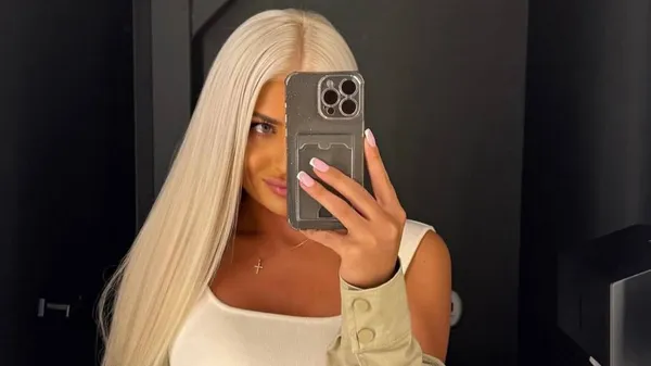 Роскошная возлюбленная Велетня поразила эффектным появлением в Одессе – космическая красота на фоне моря