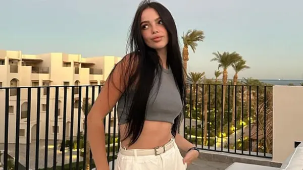 Девушка защитника Руха в белоснежном платье зажгла видом, достойным красной дорожки