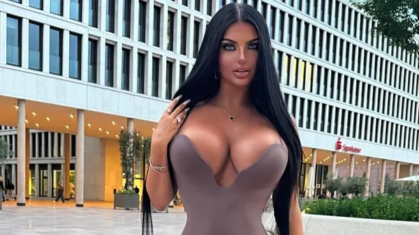 Найсексуальніша вболівальниця Хорватії – лише пишний бюст і губи на новому фото