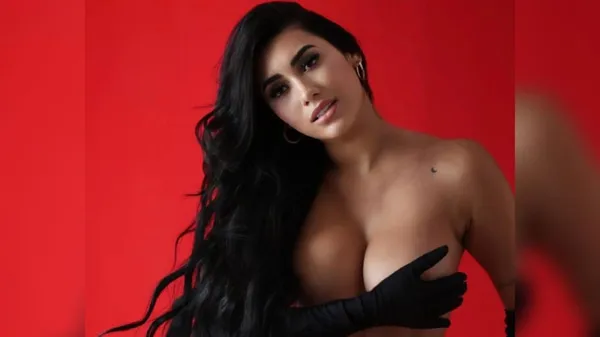 Найсексуальніша фанатка Колумбії зваблює у сукні з шалено глибоким декольте