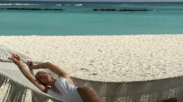 Кохана Сидорчука приголомшує нереальною фігурою – Кравець і Коноплянка не стрималися