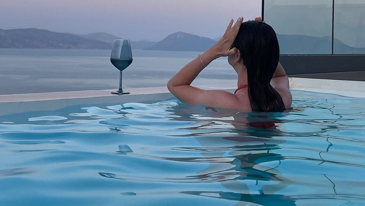 Лобода на вершине мира сверкает в бикини: забыла о налогах – фанаты требуют больше таких фото