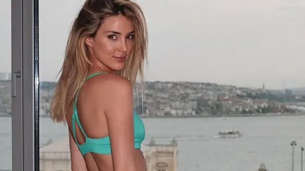 Жена капитана сборной Испании показала, как выглядит обольстительность на максимуме: сплошное пламя