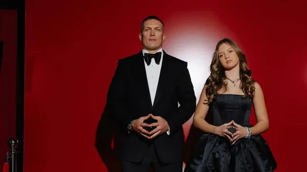 Усик з донькою розкрили вартість своїх луків – боксер шокував "паленими" Rolex