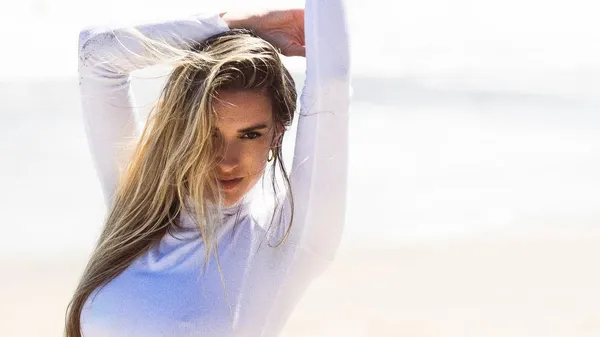 Колишня волейболістка роздягнулася до спокуси – бюст і вигини не залишають шансів