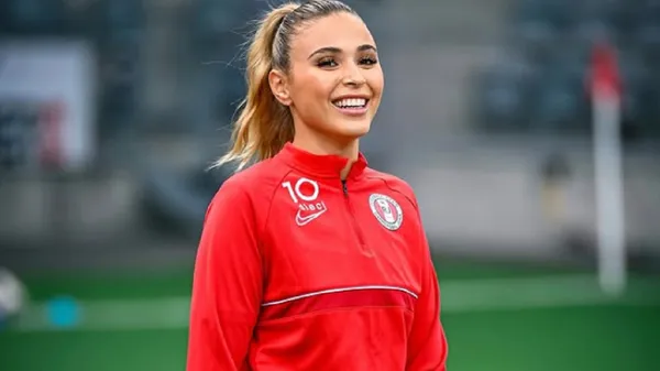 Приголомшлива футболістка роздає блиск у новому феєричному стилі – блискучий вибух