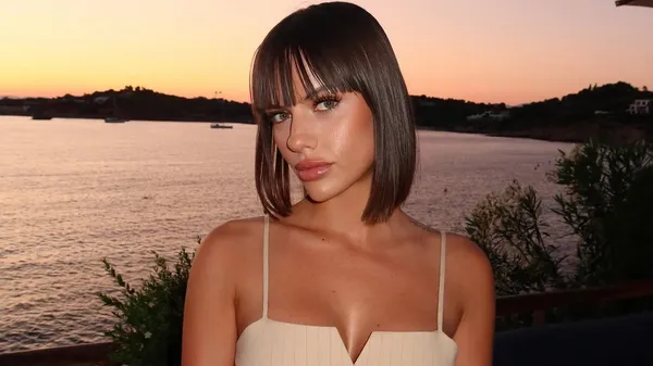 Полуобнаженная фанатка Олимпиакоса сорвала воображение в красном бикини