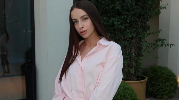 Колишня Бражка у сукні, що обтягує кожен вигин – прикувала всі погляди