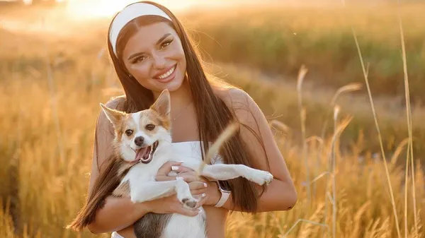 Поки новачок Карпат забиває Лестеру, його дружина дає вогню – авто за 3 мільйони й ризик здоров'ям