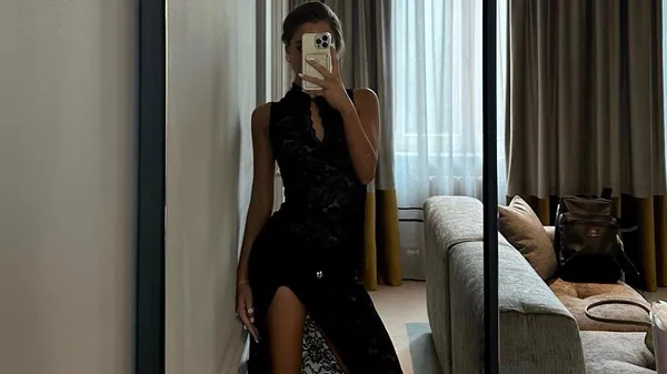 Футболіст збірної України міняє клуб, а його кохана розриває у мереживах – нереальні фото: "Бомба"