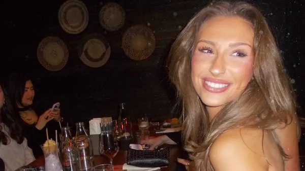 Партнер Мудрика похвастался обольстительной возлюбленной на поле после триумфа: лучше, чем медаль от Трампа