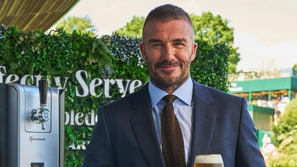 Бекхем розсмішив фанатів новою зачіскою – Вікі шокована: "Досі жахливо?"