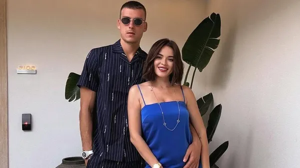 Семейная идиллия Луниных – трое в любви, белое и синее в гармонии