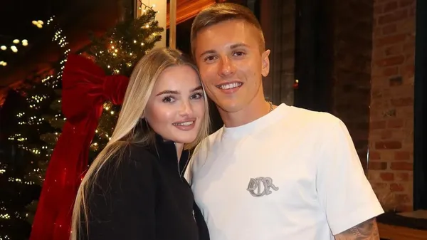 Игрок сборной Украины стал отцом и поделился милыми кадрами с новорожденной девочкой