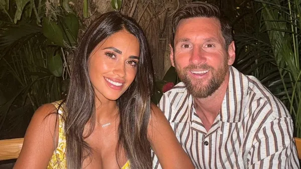 Мессі відвідав концерт Coldplay з гарячою кралею замість матчу – спалилися на камері для поцілунків