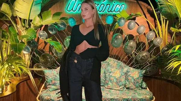 Гаряча Ястремська показала ідеальну форму в бікіні перед виходом на корт – спокуслива пауза