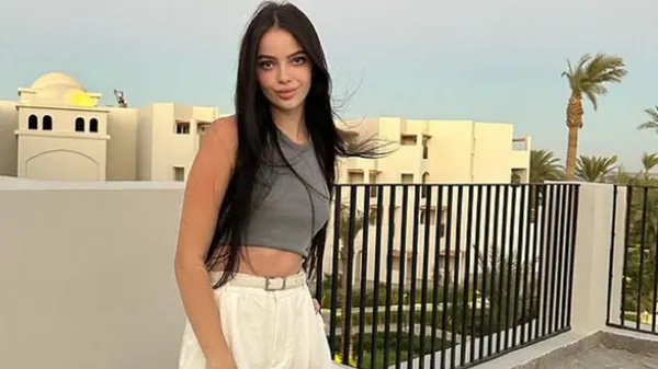 Тендітна красуня захисника Руху прокачала вихід до рівня fashion-шоу: фанати в захваті