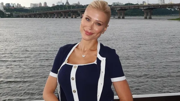 Дружина Коноплі зворушила мережу – ніжне фото з донькою біля Дніпра