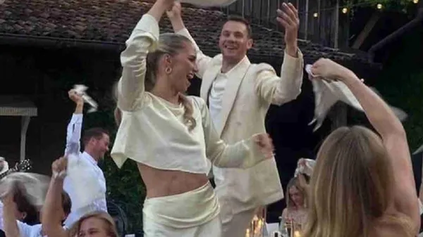 Зірка Баварії знову одружився зі своєю коханою: на 14 років молодша красуня шаленіє від захвату