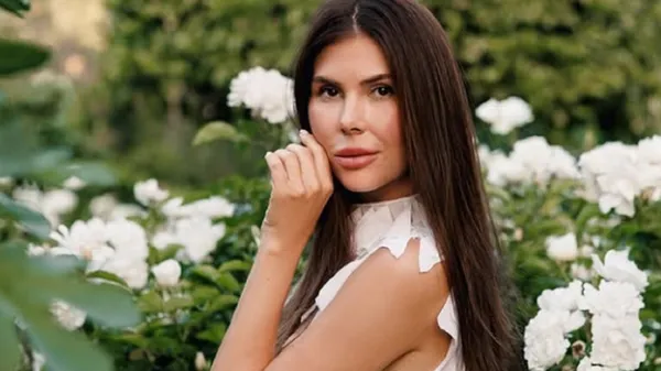 Реброва появилась в белоснежном бикини и ошеломила сеть жарким вайбом: феерическая грация