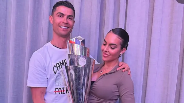 Роналду в обіймах спокуси – гарячі кадри з джакузі та звабливий відпочинок його коханої