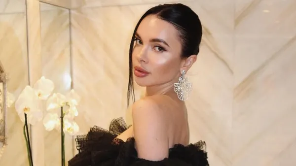 Колишня Кравця в мінісукні – гаряча спокуса, ніжність материнства і захід сонця в одному дописі