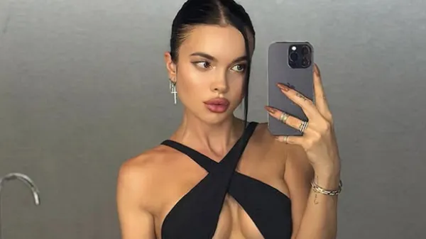 Бывшая Кравця зажгла сеть самыми горячими кадрами в платье: Мальдивы, безупречный стиль и фигура