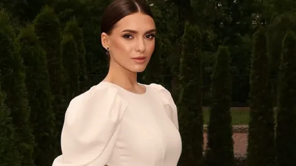 Неповторна дівчина екс-воротаря Руху спалахнула стильним вогнем – краса, яку не сховаєш