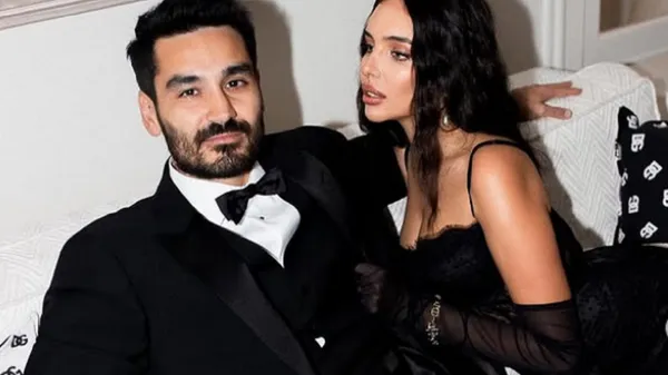 Возлюбленная лидера Ман Сити украшает отпуск стилем и формами – сеть разгорается от восторга