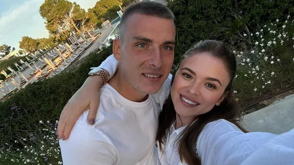 Луніна шикує в Лондоні: букет, шампанське, записка і настрій на бокс – Андрія не видно