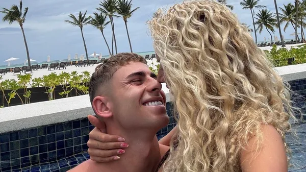 Зірка Барселони прихопив сексапільну білявку в Домінікану – компенсував зраду райською насолодою