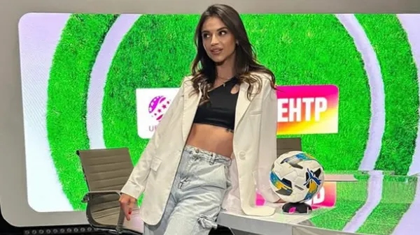 Українська ведуча перетворила вихід на шоу: зухвале міні обіграло класику і підкорило без залишку