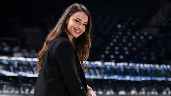 Первая тренерша мужской команды покорила фанатов: Мисс Вселенная сменила страну из-за войны