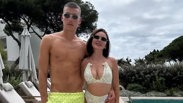 Лунін показує палке кохання з українкою в червоному бікіні – спека Марбельї зашкалює