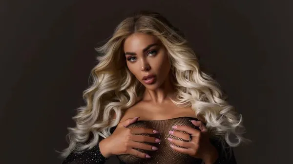 Максимум еротики: пасія Алефіренка у відвертому купальнику зірвала аплодисменти в мережі