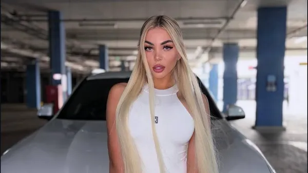 Вогонь на максимум: пасія Алефіренка відверто оголила форми в гарячій фотосесії