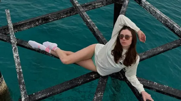 Українська легкоатлетка після перемоги зірвала овації у яскравому купальнику – спалах уваги