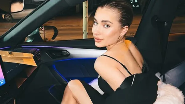 Украинская каратистка оставляет модный след в Нью-Йорке: цветущий образ притягивает взгляды