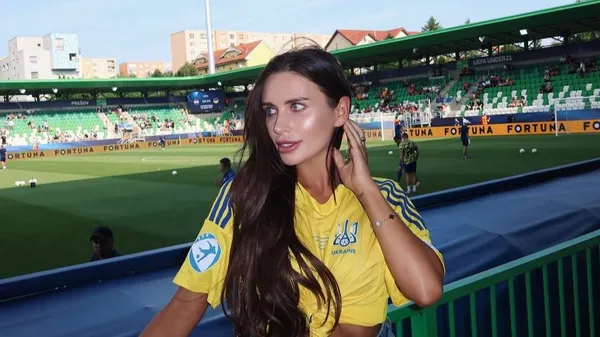 Пассия Волошина приковывает внимание стройными ножками – эффектный вид, останавливающий время