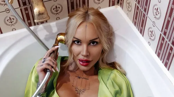 Провокаційна Морозюк зухвало блиснула пікантними грудьми – ефектна красуня в самому соку