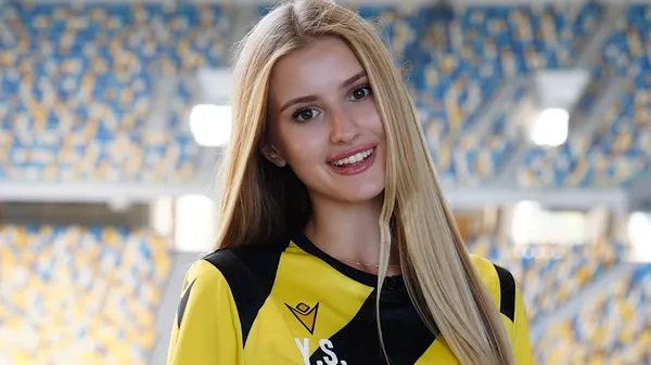 "Диванні критики досі не сприймають жінок у футболі": ведуча Руху про "підкати" і особливий матч